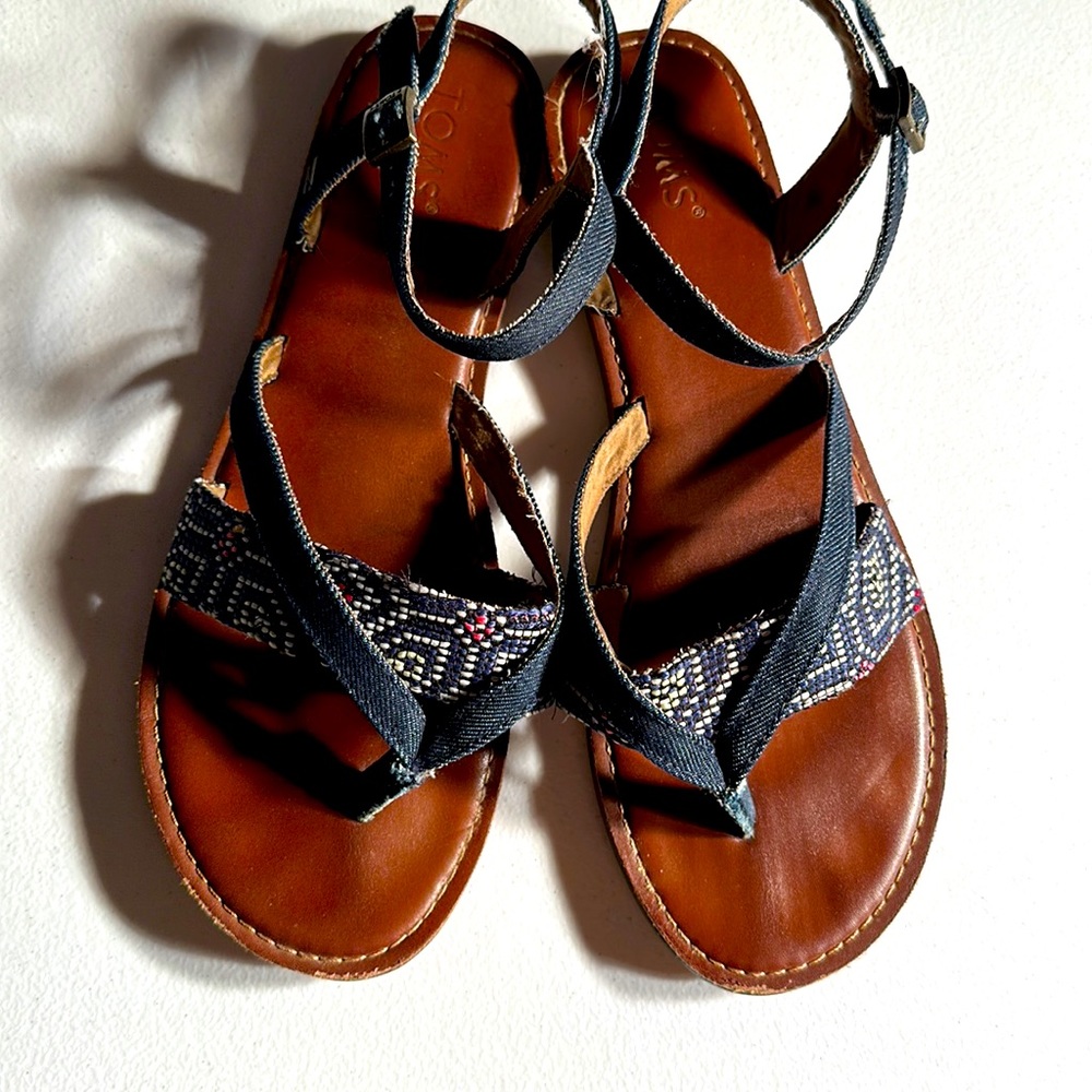 𝅺TOMS Women's Sandals size 10 Wide Gently Used
